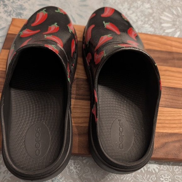 Limited edition Black and Red Pepper Clogs - Picture 4 of 8